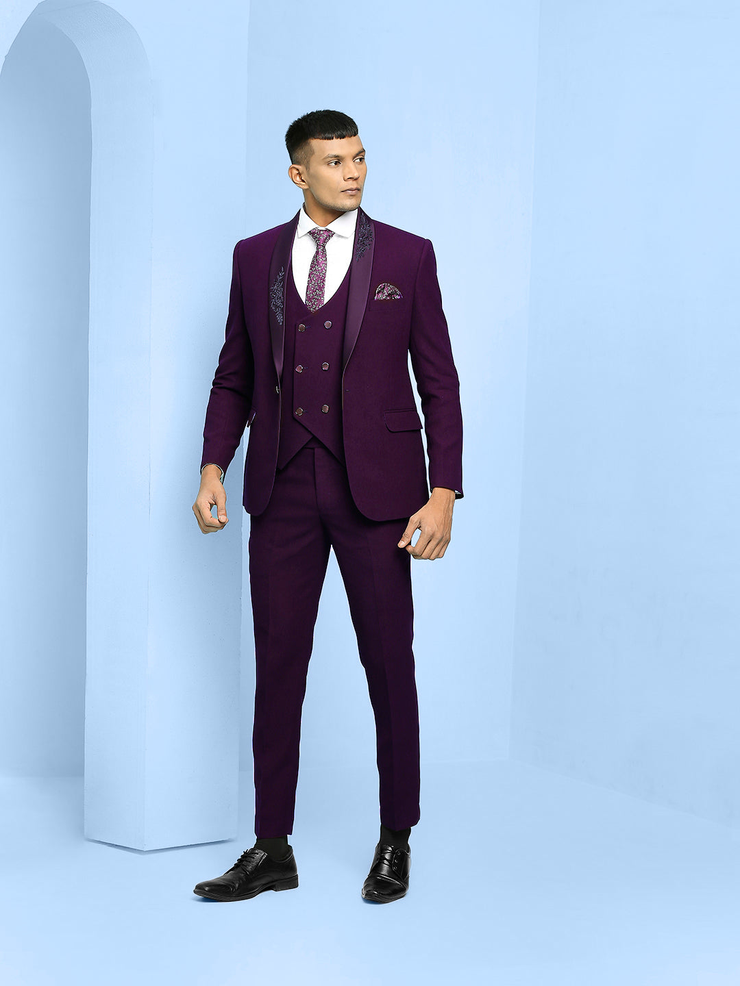 Suit with Boota Embroidery on lapels – Essas Club