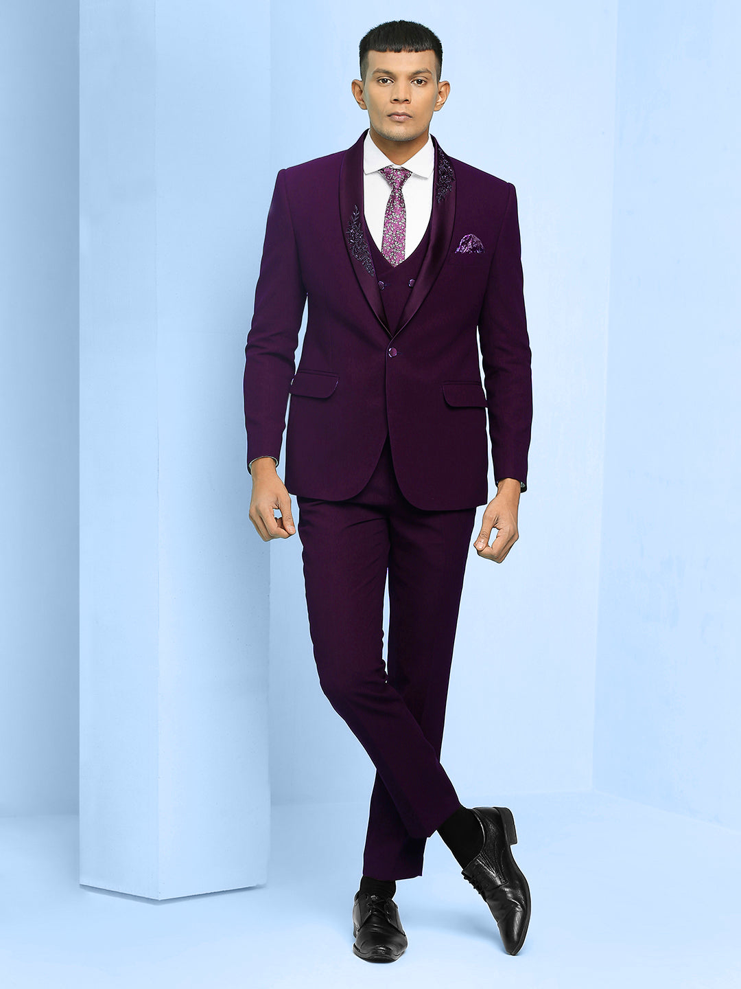 Suit with Boota Embroidery on lapels – Essas Club